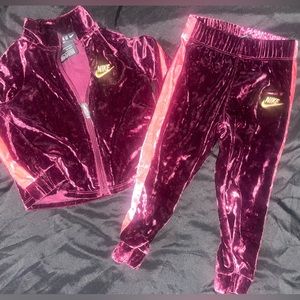 Perfect condition!
Nike Velour Tracksuit size 18months